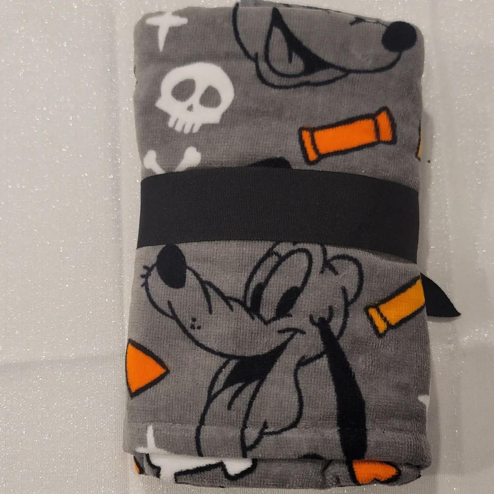 NWT Disney Halloween Hand Towels